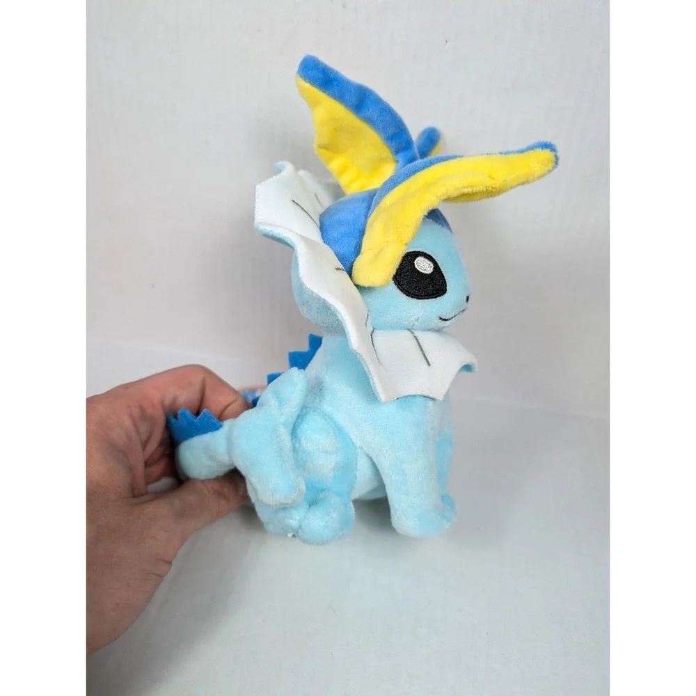 READ Pokemon Center Flareon & Tomy Vaporeon Plush Lot NWT